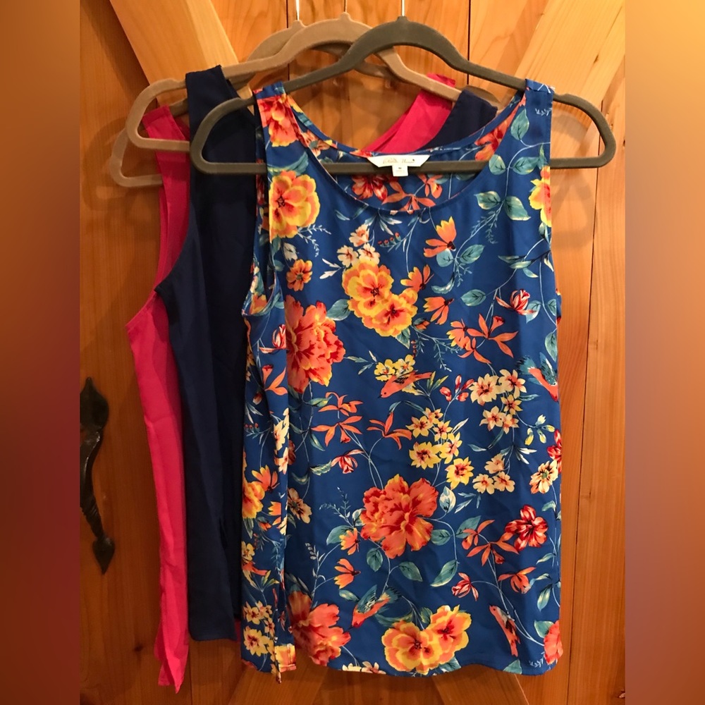 Pioneer Woman Scoop neck tanks
